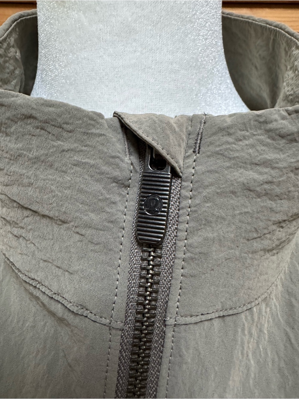 NWT Lululemon Crinkle Nylon Cinchable Jacket Warm Ash Grey Size L - Picture 2 of 9